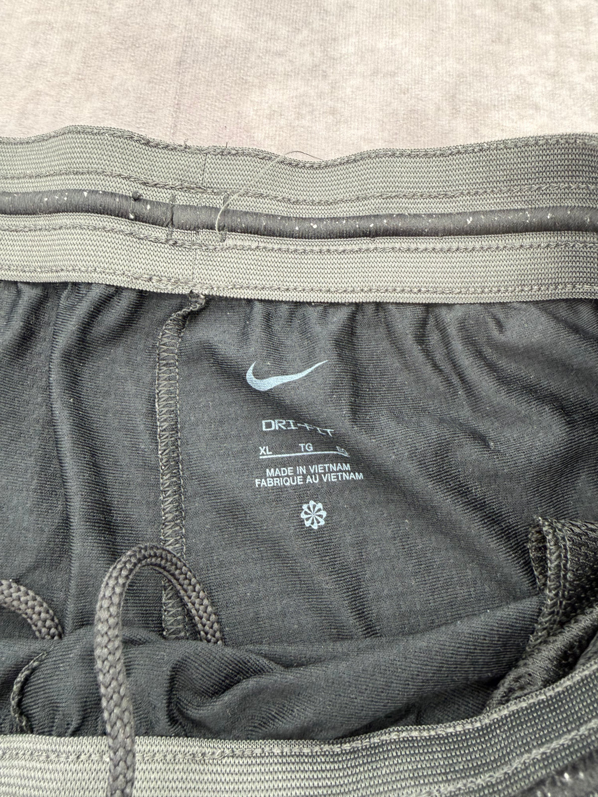 Nike Shorts - L